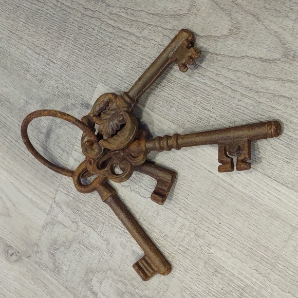 Set 4 KEYS Victorian Metal Scroll Ornate skeleton old school farmhouse Farmhouse - Picture 5 of 6